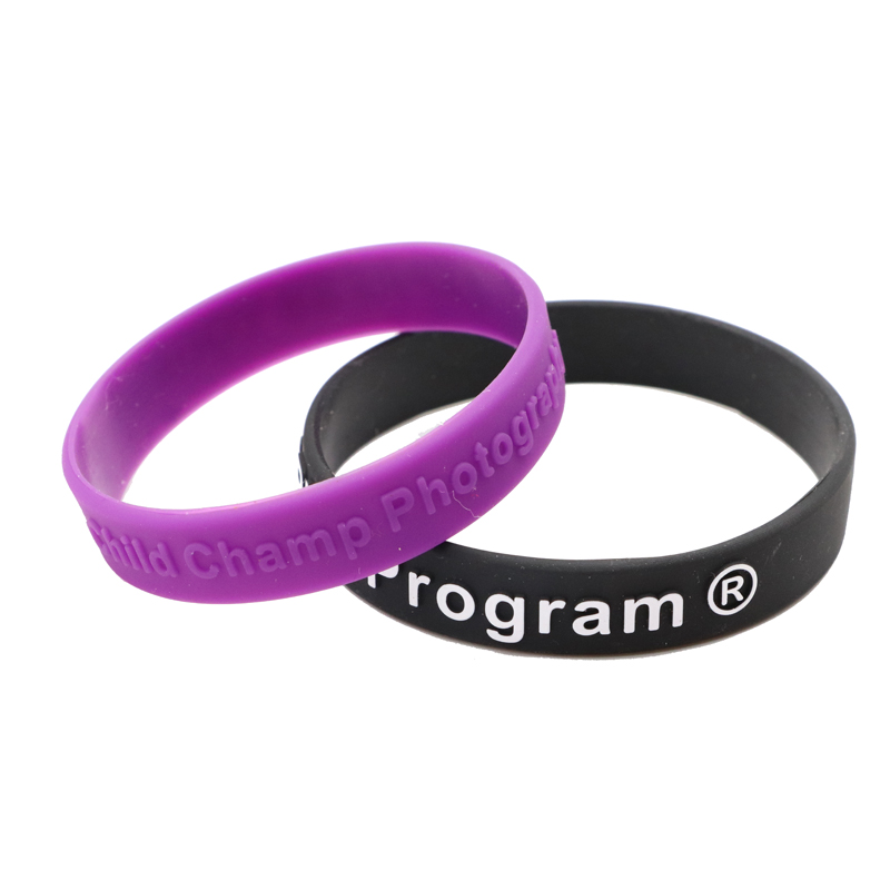 skyee Fashionable Style Customized Silicone Wristbands With Personal Logo Embossed Printed Silicone Bracelets